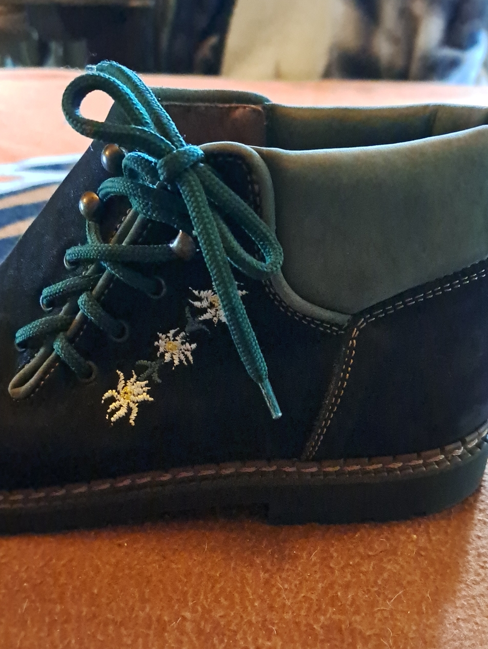 NWOT Sudtiroler Schuhe Brown Boots Size 40 (9 ish) W/ Cute Detailing - Picture 6 of 7